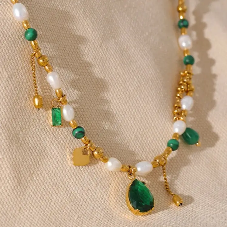 Collier de Perles Royales avec Pendentif Vert (Plaqué Or)