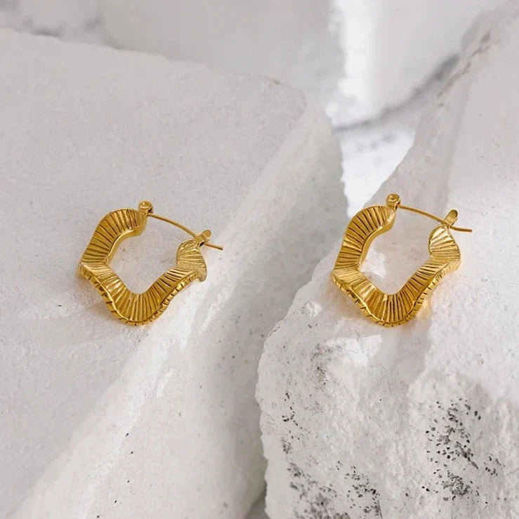 Boucles d'oreilles créoles irrégulières Allegra (Plaqué Or)