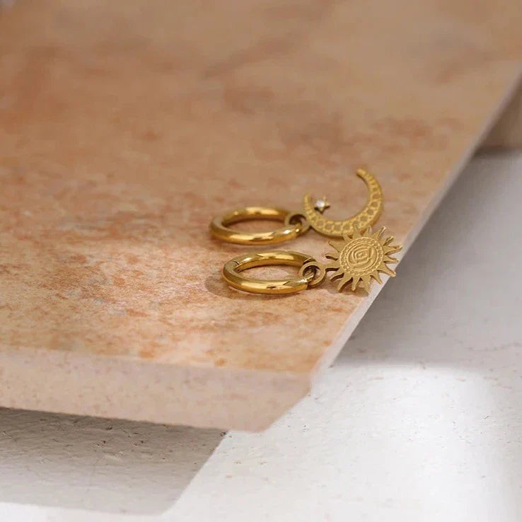 Boucles d'Oreilles Anneaux Soleil et Lune (Plaqué or)