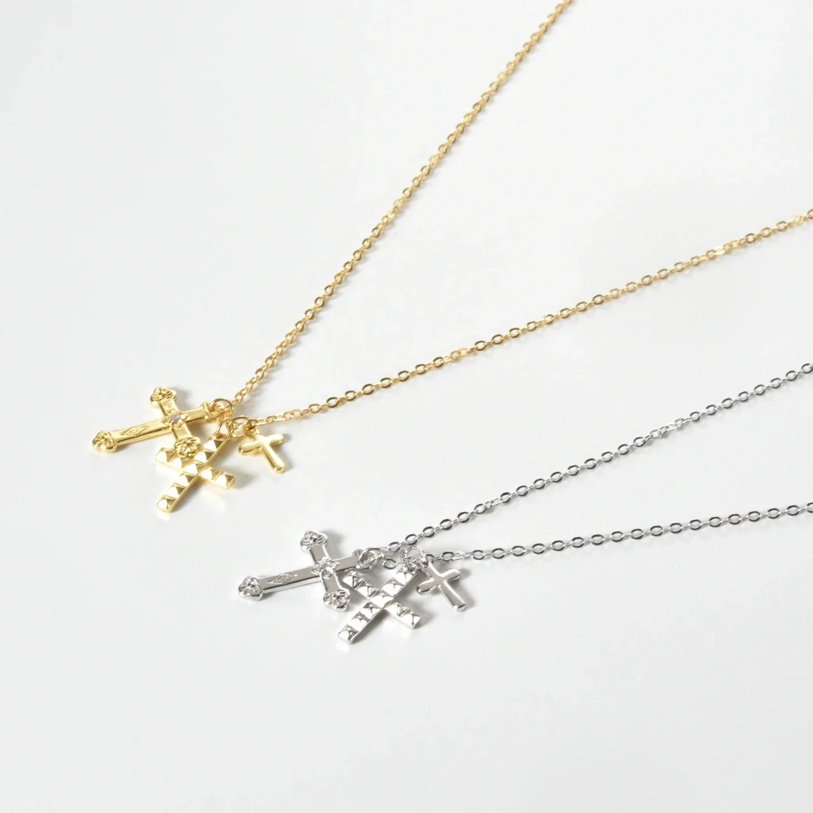 Collier Croix Triple Zirconias (Plaqué Or)