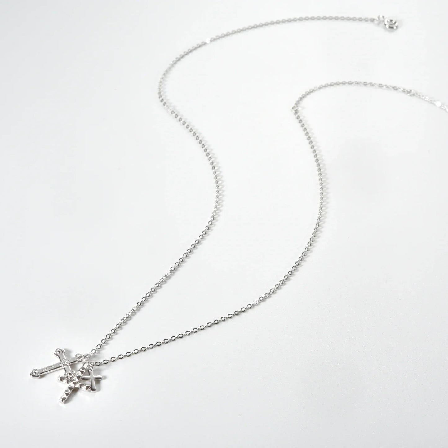 Collier Croix Triple Zirconias (Plaqué Or)