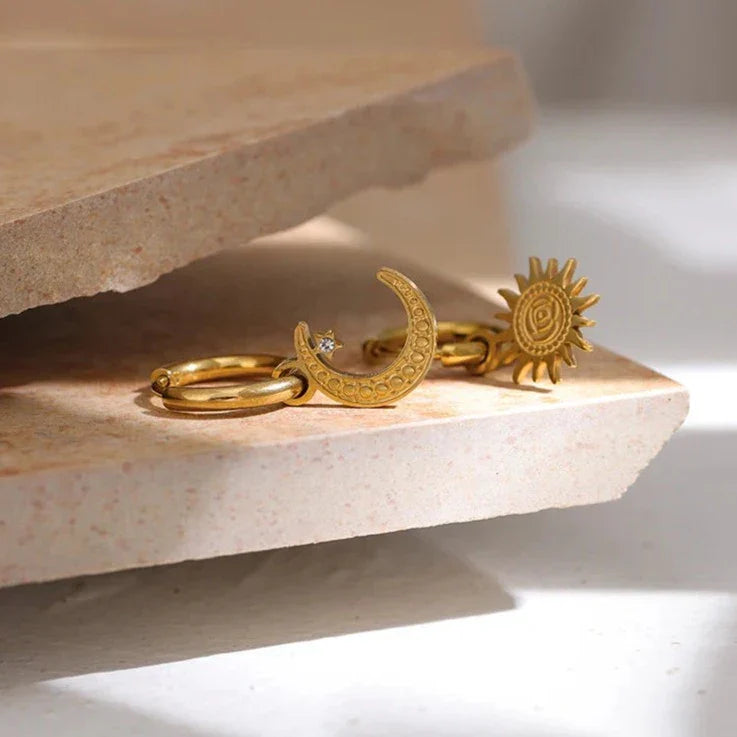 Boucles d'Oreilles Anneaux Soleil et Lune (Plaqué or)