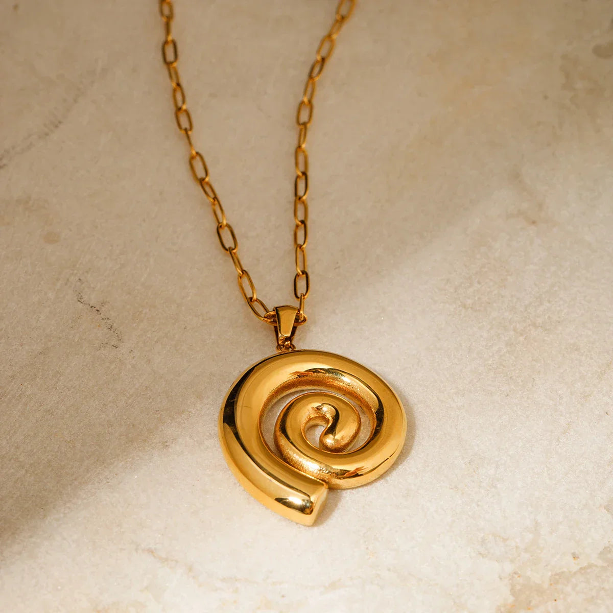 Collier Pendentif Spirale Audacieux (Plaqué Or)
