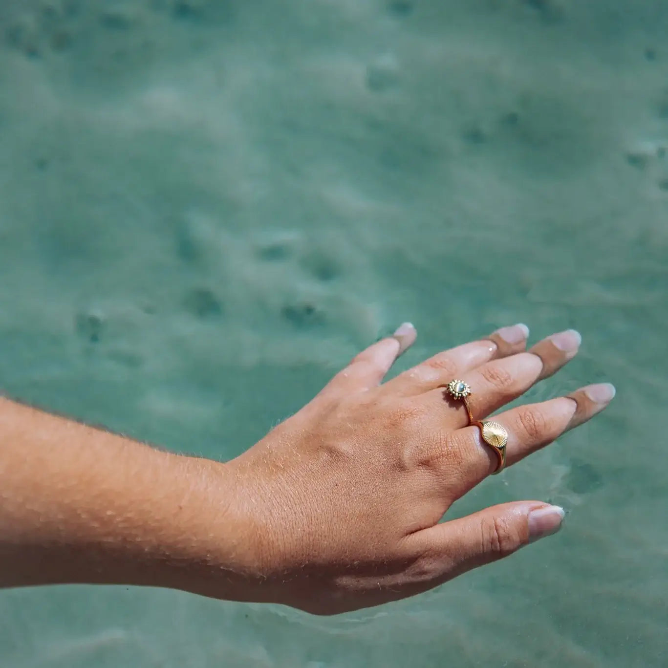 Bague Soleil Rayonnant Minimaliste (Plaqué Or)