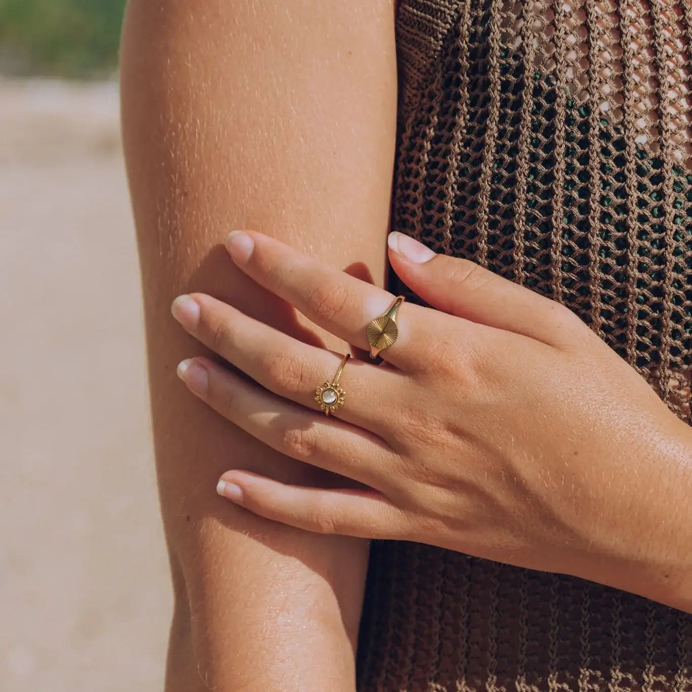 Bague Soleil Rayonnant Minimaliste (Plaqué Or)
