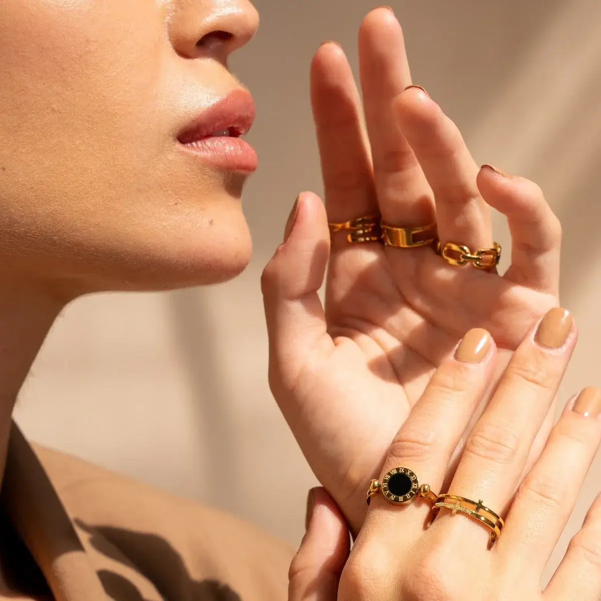 Bague Pivotante avec Nombres Romains (Plaqué Or)