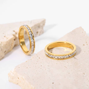 Bague avec Zirconiums Incrustés (Plaqué Or)