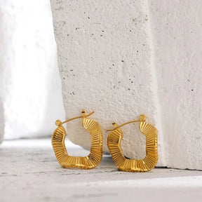 Boucles d'oreilles créoles irrégulières Allegra (Plaqué Or)