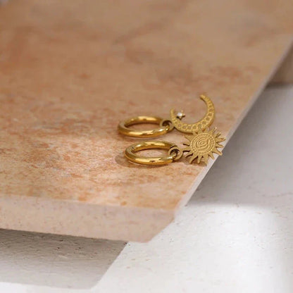 Boucles d'Oreilles Anneaux Soleil et Lune (Plaqué or)