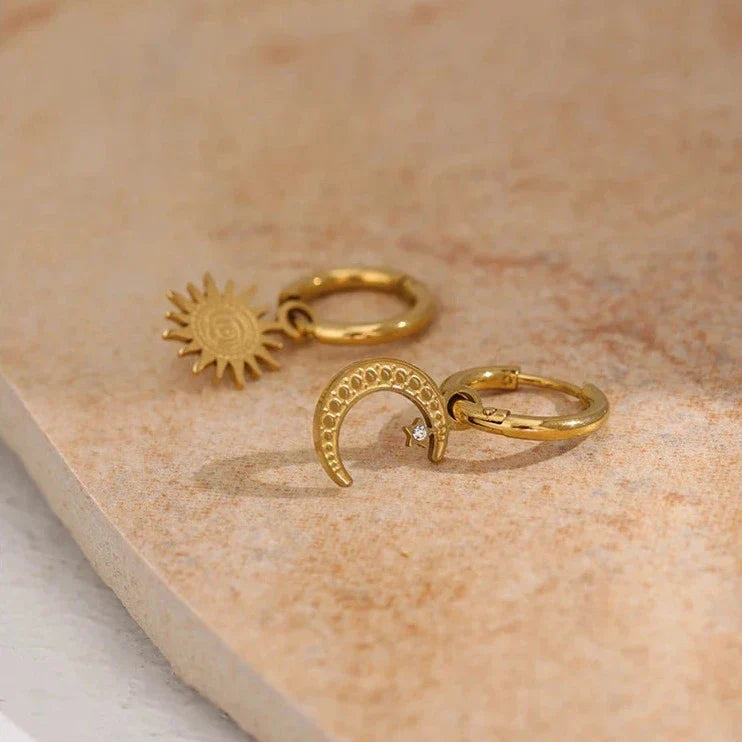 Boucles d'Oreilles Anneaux Soleil et Lune (Plaqué or)