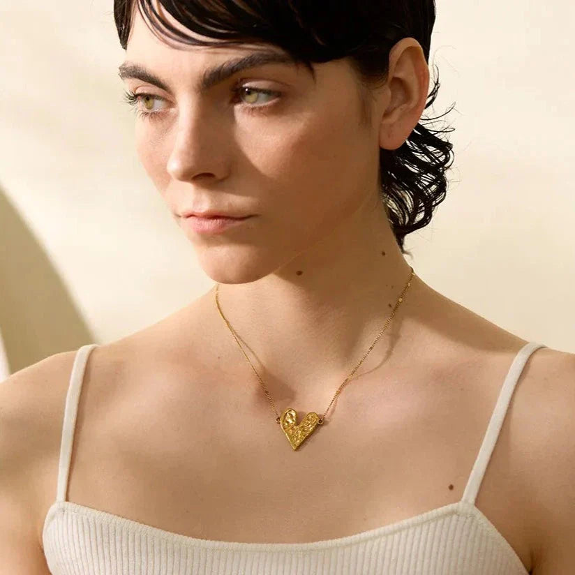 Collier en cœur avec texture martelée (Plaqué Or)