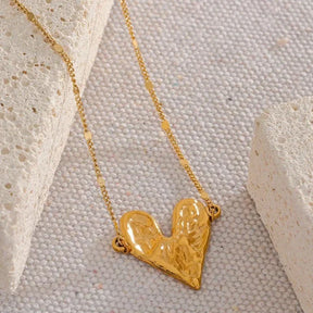 Collier en cœur avec texture martelée (Plaqué Or)