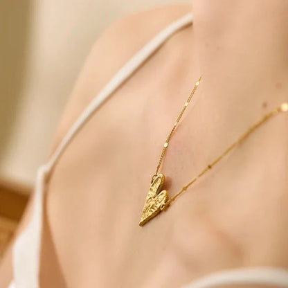 Collier en cœur avec texture martelée (Plaqué Or)